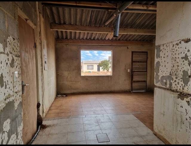 2 BEDROOM HOUSE FOR SALE IN STRETFORD